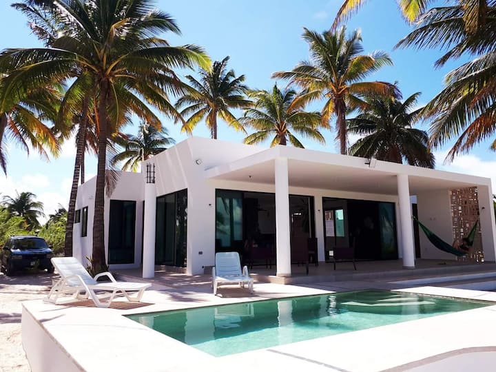 Cocal Callona, beach house facing the sea