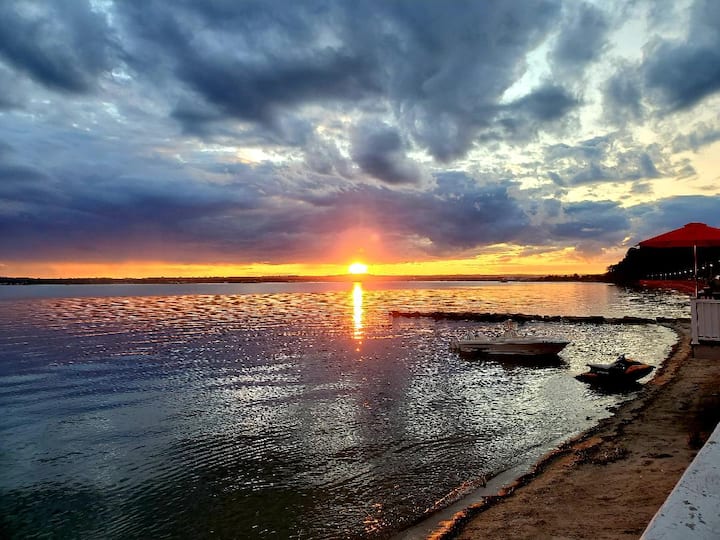 Beach Haven - waterfront, near Yale, sunsets