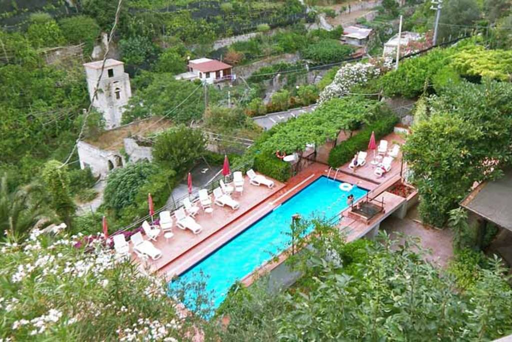03 Ciclamino shared pool area