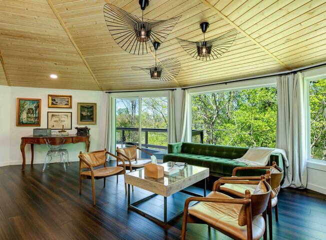 Sophisticated, modern, & unique. 5 miles downtown gallery image 4