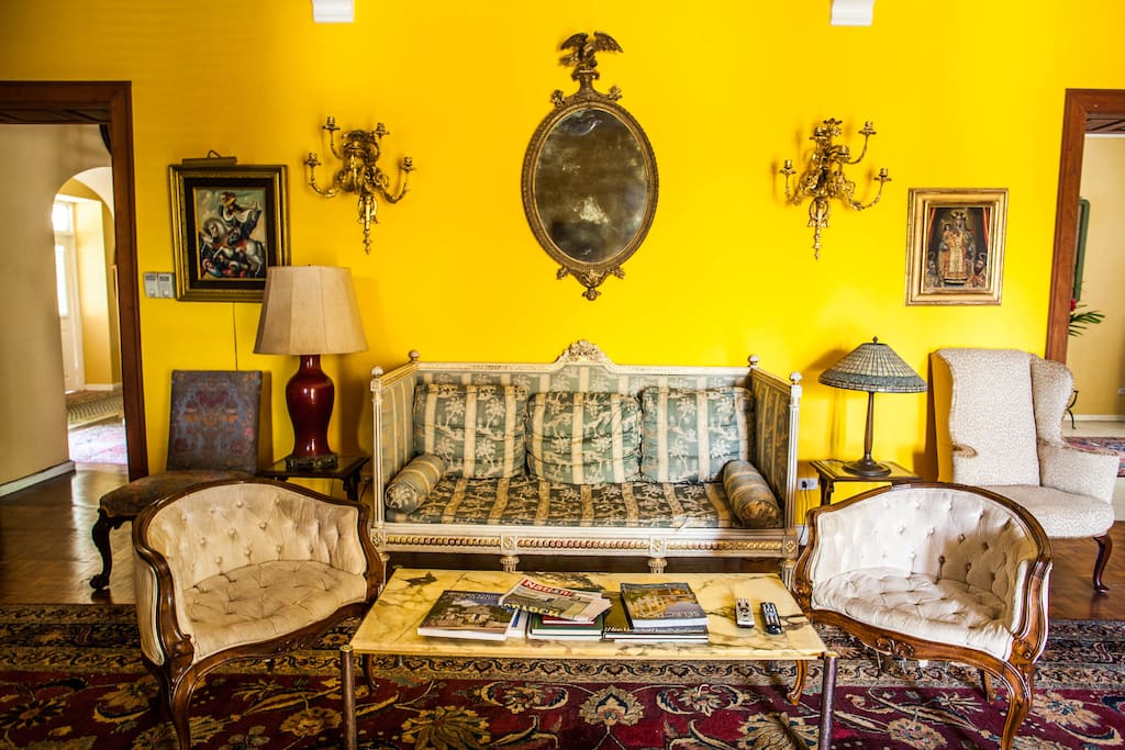 The sitting room with cable TV and Netflix.