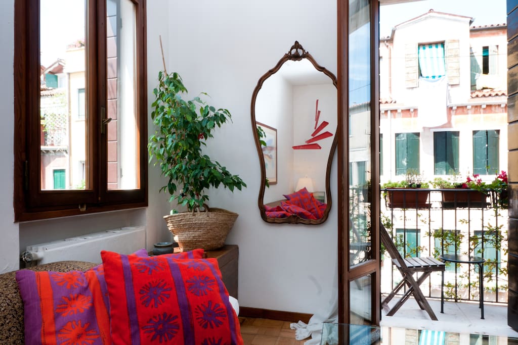 Living room detail
and balcony to channel view