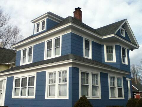 Amityville  Village  Spacious....