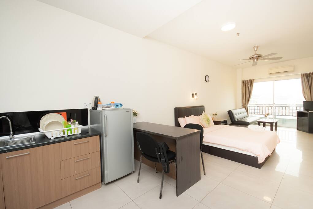 Spacious Living Hall - 1 Queen bed and 1 sofa bed