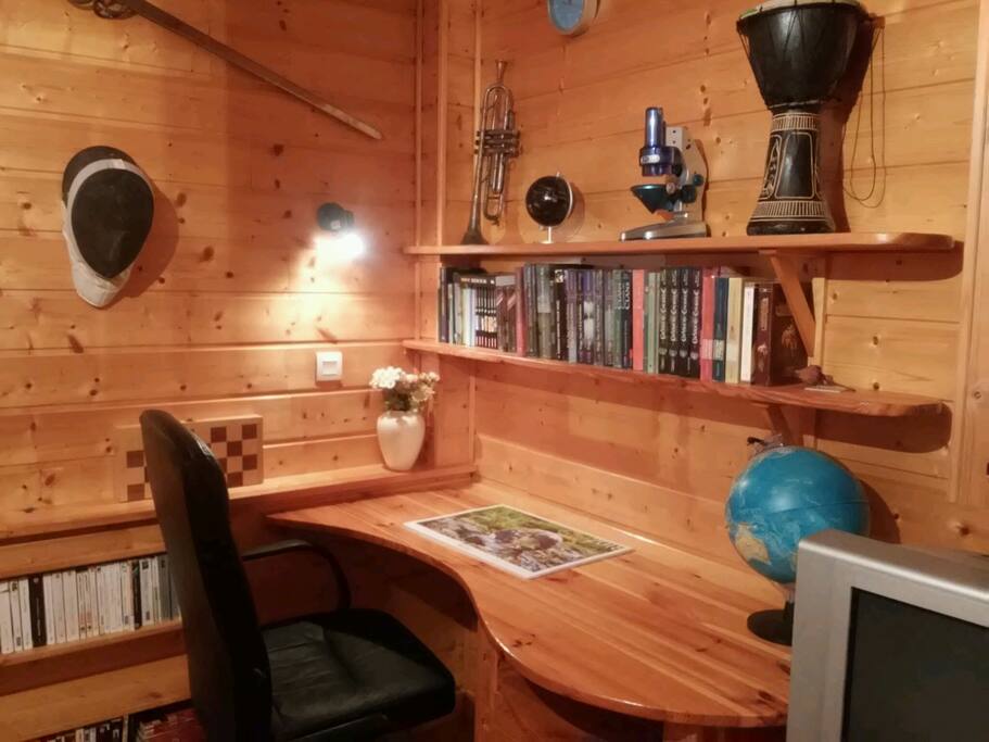 ... et d’un espace pour votre ordinateur en wifi.
