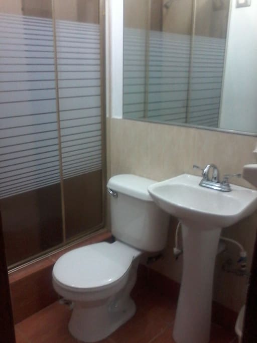 Baño WC. Lavabo vista 1
