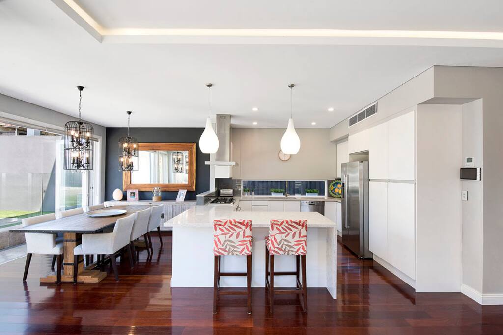 Cook's kitchen & dining