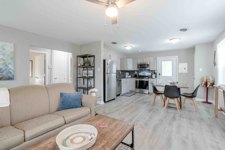 Renovated 2bed 1bath! Near Ft. Campbell - Clarksville, TN