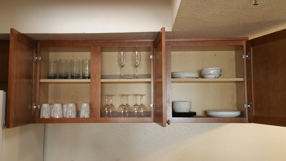 Beautiful 2BR/2BA, Gym & Pool, Room w/ Strip view
