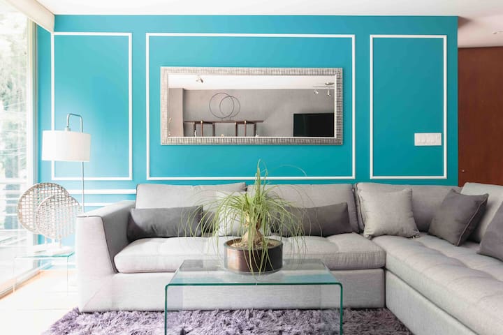 High-End Balconied Apt in Roma Norte / Condesa