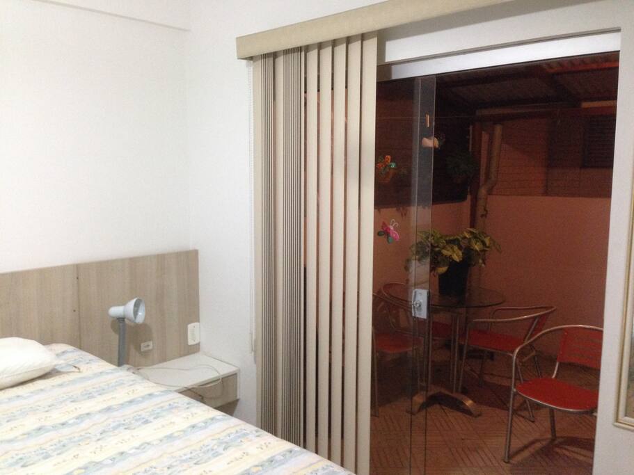Quarto com acesso ao terraço