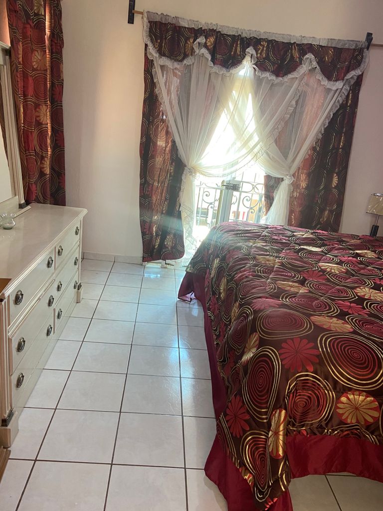 غرفة النوم الرئيسية 