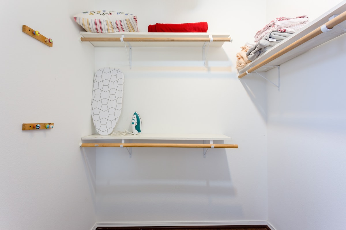 The Brady Carriage House - Quiet Downtown Retreat!