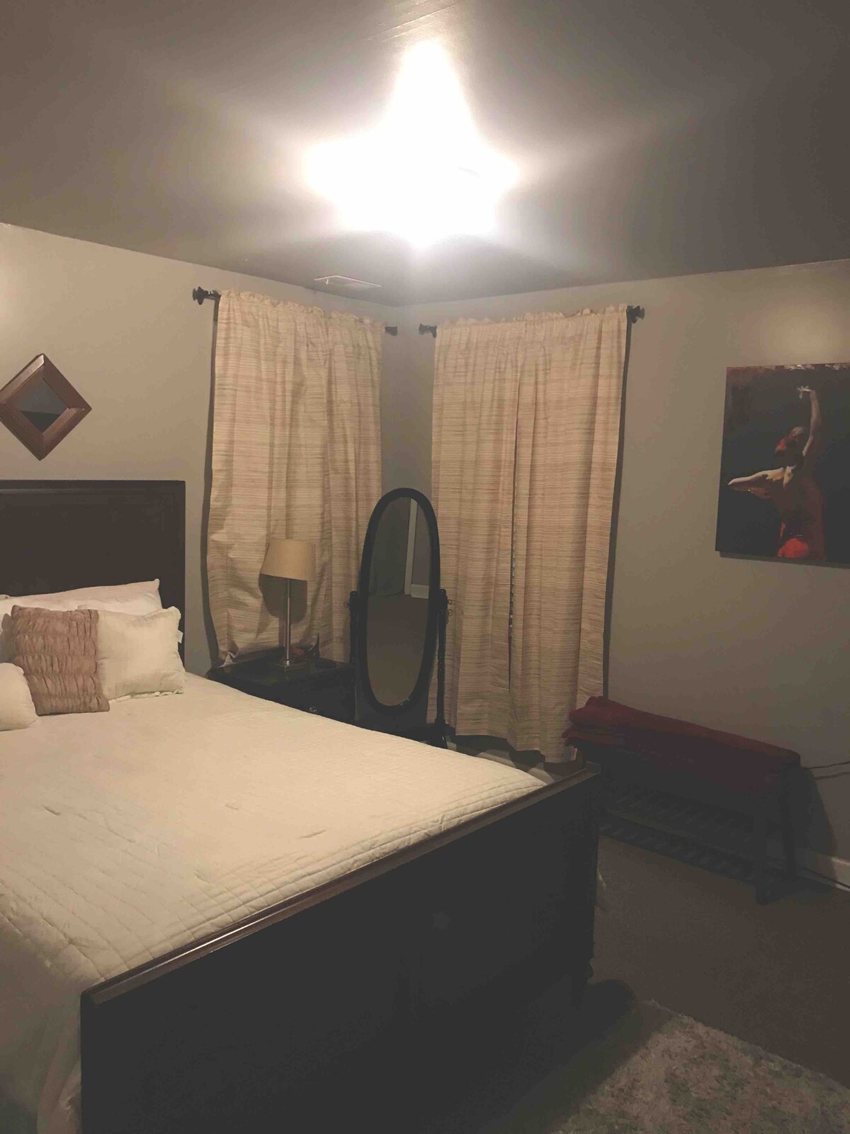 Zrkadlo v plnej dĺžke, aby ste si mohli skontrolovať vinič.