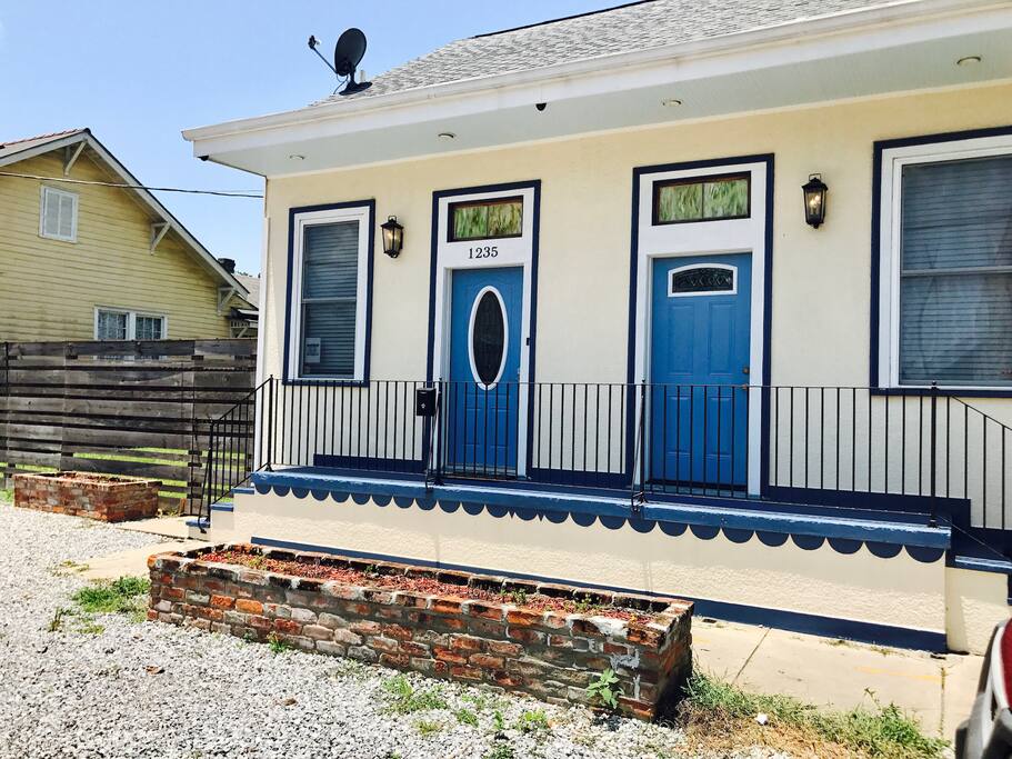 Shotgun Single with a large back deck and side yard.