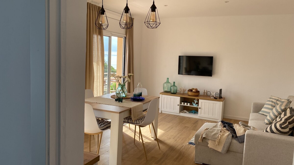 แสงยามเช้าเข้ามาในห้องนั่งเล่นจะทำให้กาแฟยามเช้าของคุณเป็นช่วงเวลามหัศจรรย์