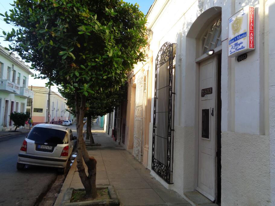 In the outskirts of the hostel there is possibility of parking and custody of the cars./ En las afueras del hostal hay posibilidad de parqueo y custodia de los autos.