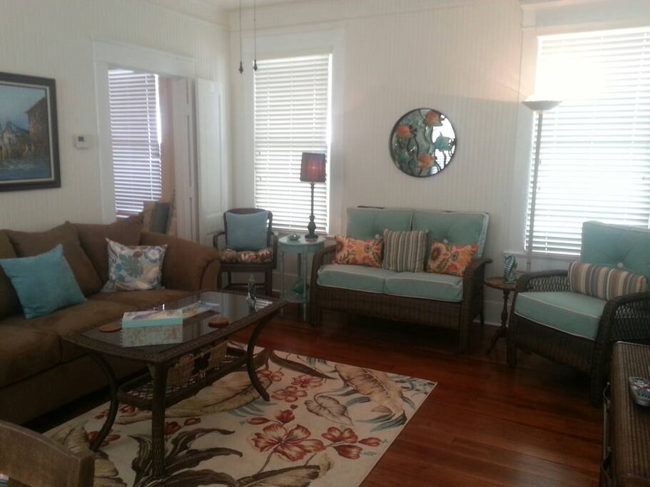 Couch,Furniture,Indoors,Room,Chair