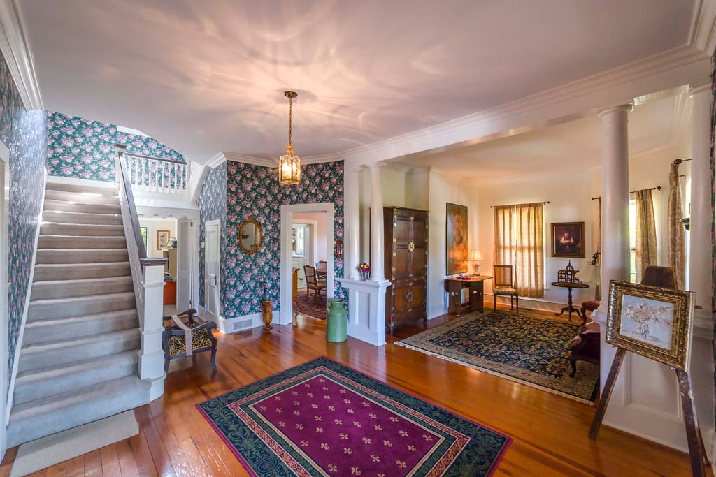 Foyer entryway