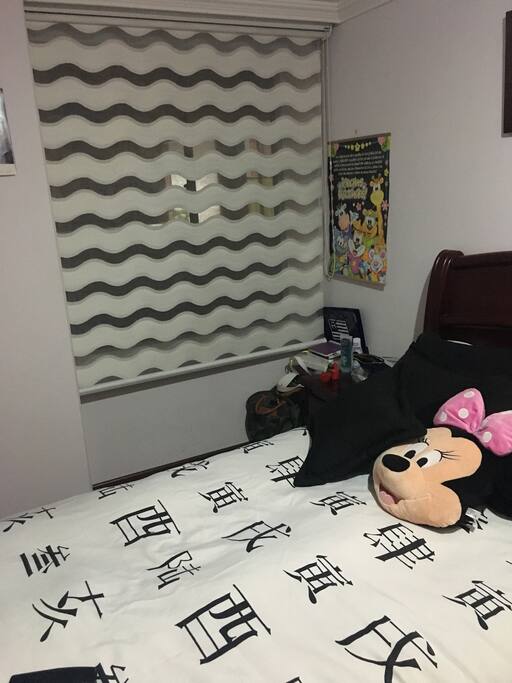 Habitación privada con baño privado en apartamento al norte de la ciudad, piso 7, ascensor, TV, Wifi.