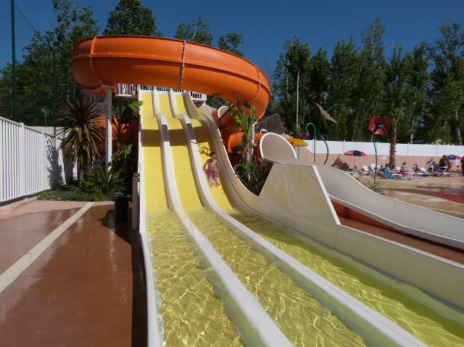 toboggans du parc aquatique