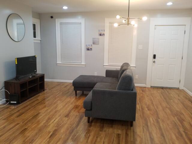 Private Home single fam w/driveway Airport EWR/NYC gallery image 3