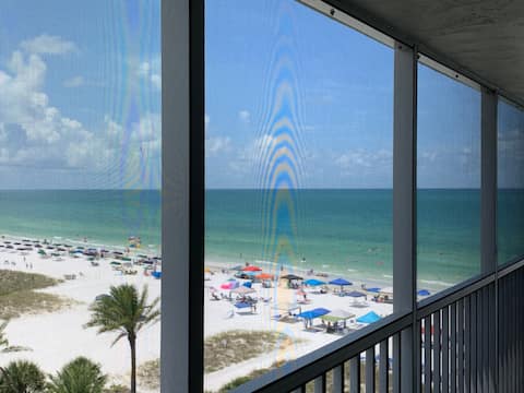 ☀️ Beach & Pool Open! Beachfront Penthouse. Chairs, Wifi