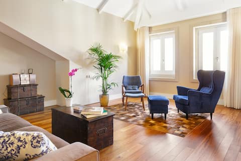 Imóvel de sucesso: Spacious top floor apartment in the heart of Porto em União Das Freguesias De Cedofeita, Santo Ildefonso, Sé, Miragaia, São Nicolau E Vitória