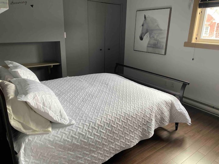 غرفة نوم 2 في الطابق الأرضي بسرير بحجم كبير 