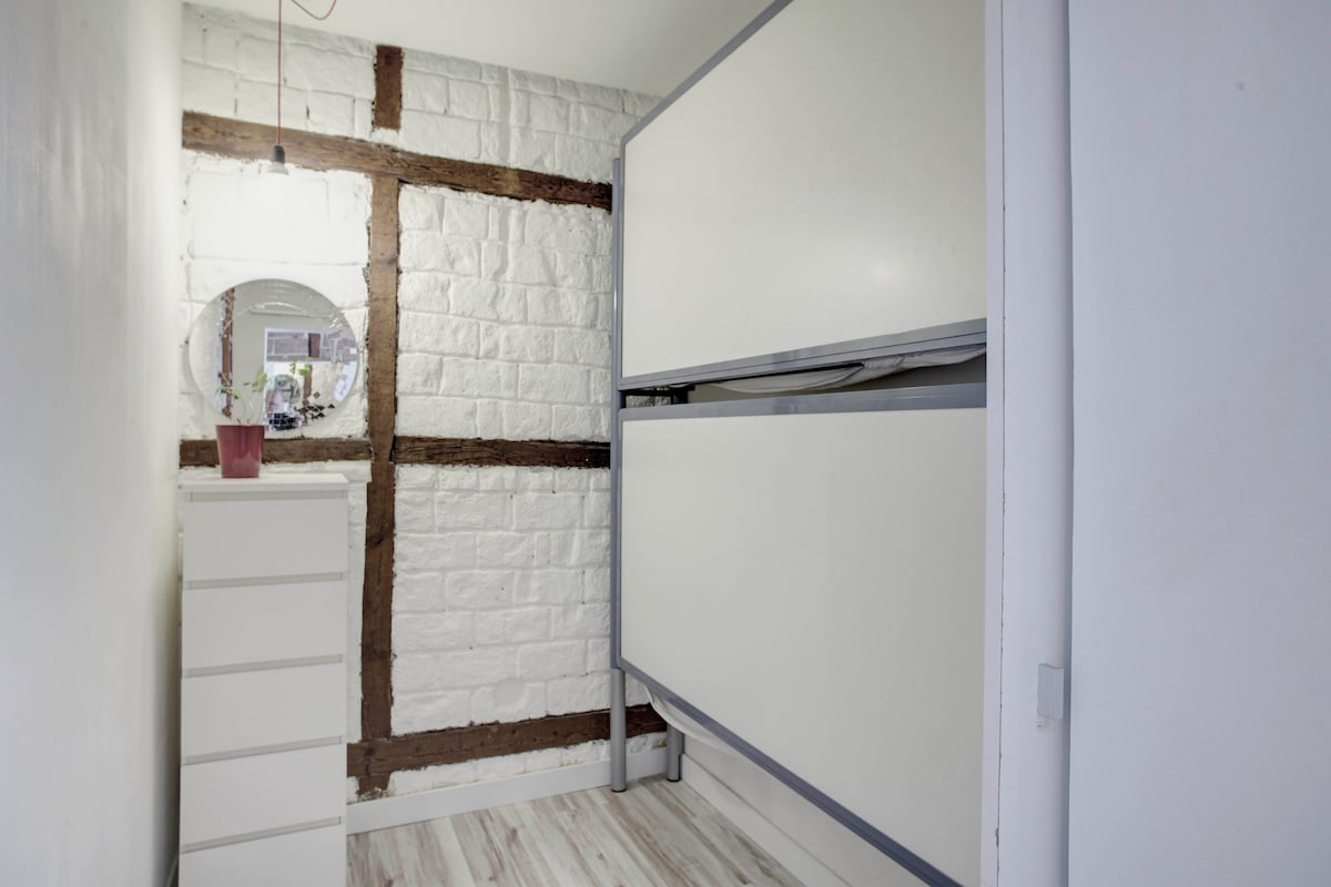 Сгънато двуетажно легло