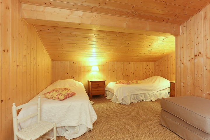 Četvrta soba na 2. katu, s prednje strane s balkonom