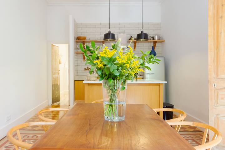 Magnificient modernist apartment in the heart of the city. gallery image 4