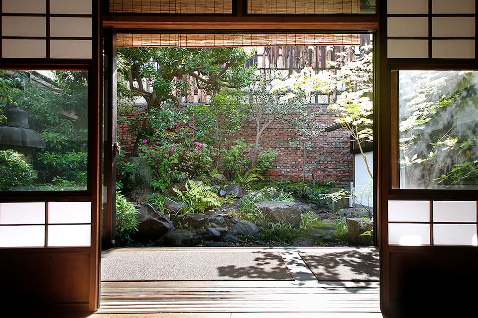 A 150-year-old machiya with a manicured garden, Kyoto, Kyoto Prefecture, Japan, photo 2 of 10