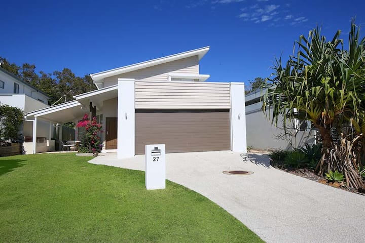 Dicky Beach Escape Caloundra