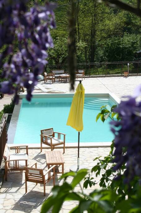 Piscina con solarium