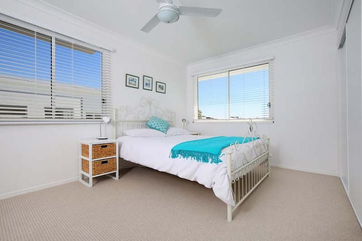 Dicky Beach Escape Caloundra