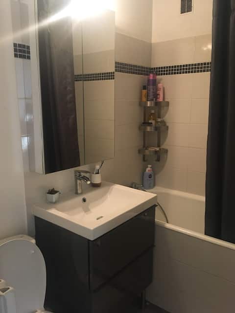 Chambre à 10 min à pied du RER B Le Bourget