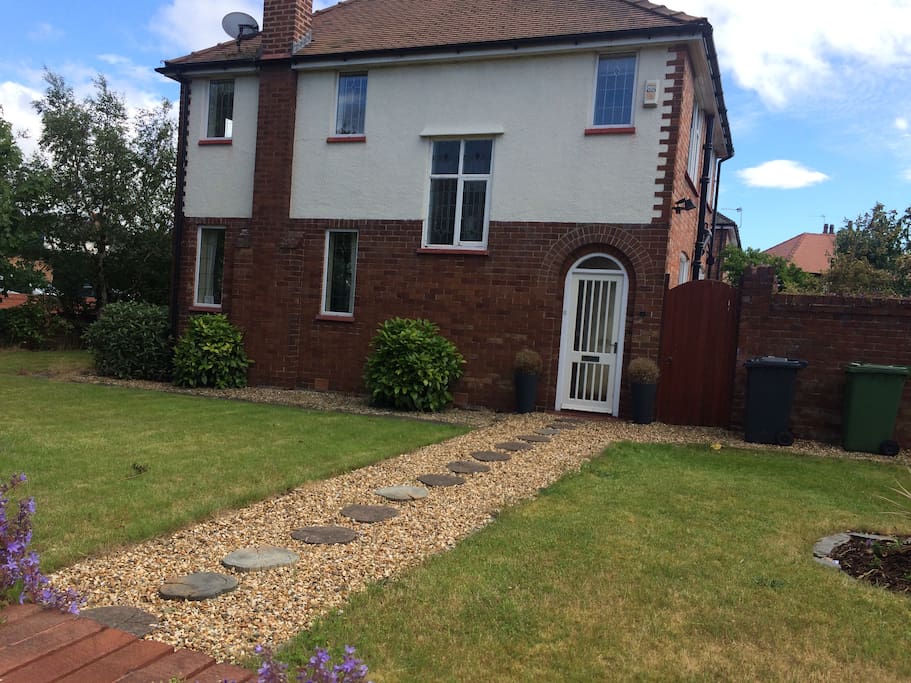 House within 5 minutes walk of Royal Birkdale golf.
