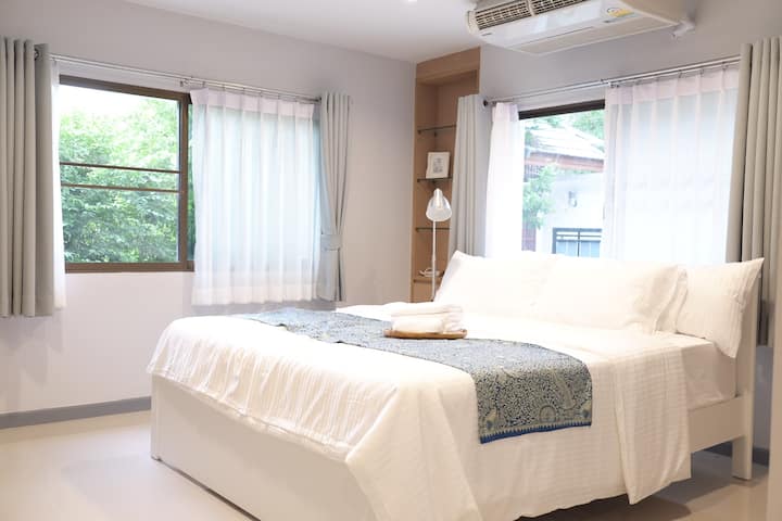 Dhomë gjumi kryesore me krevat dopio "King"