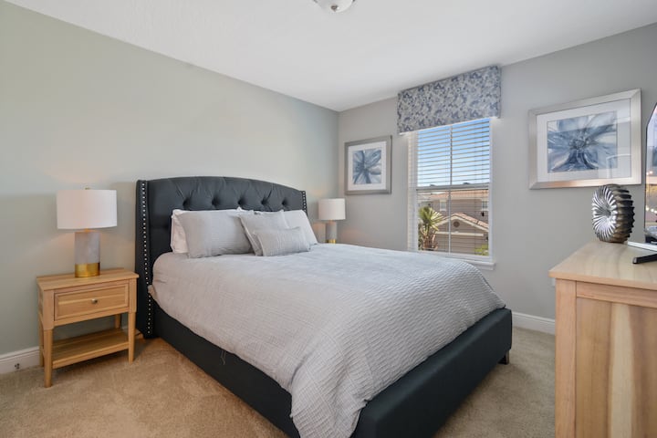 Bedroom 3 First Floor-Shared Shower/WC with Bedroom 4