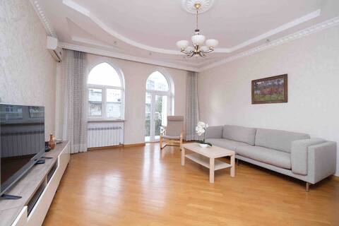 Stylish Apartment! Great Location! Great Reviews!
