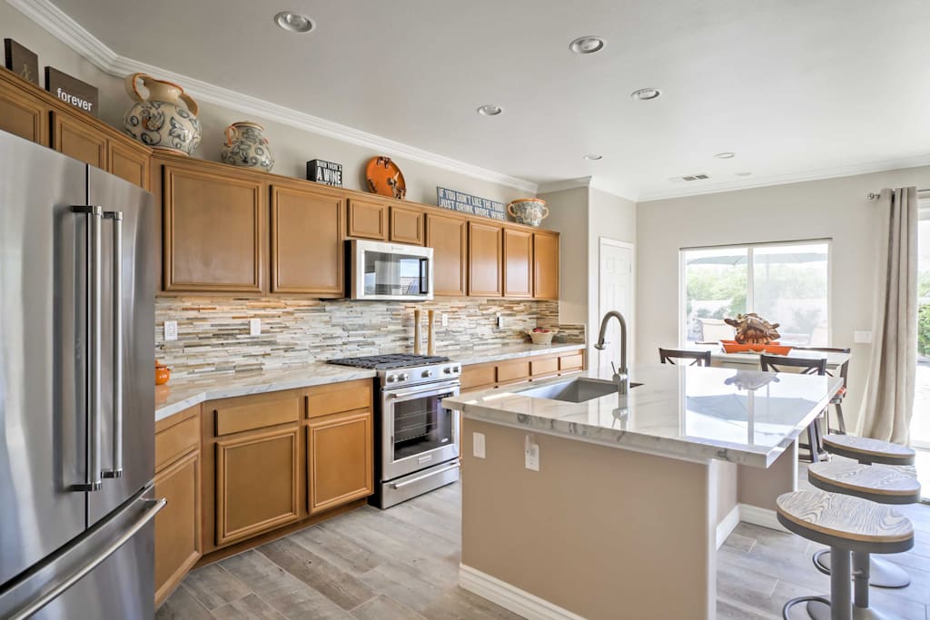 The chef in your group will love cooking in this pristine fully equipped kitchen.
