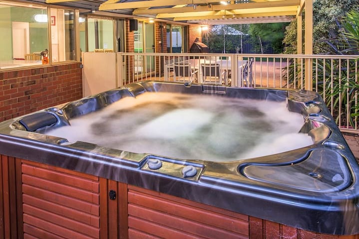 Old Dunsborough Family/pet friendly with spa gallery image 2