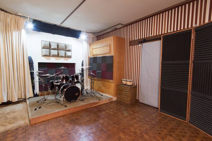 Whole House gallery image 2