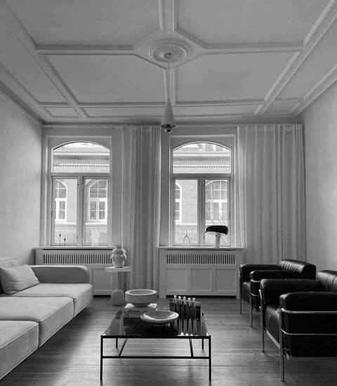 Stylish home in The Latin Quarter - free parking.