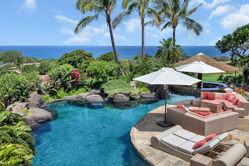 Private pool in paradise overlooking the Pacific