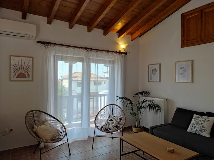 Spacious 2-floor Apartment In Skiathos - Skiatos