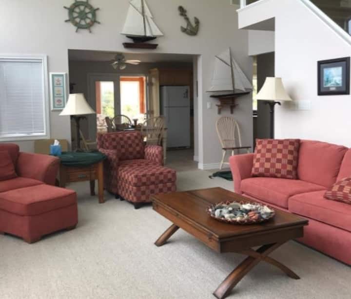 Sunset on Pelee Island Entire Home Houses for Rent in Pelee Island