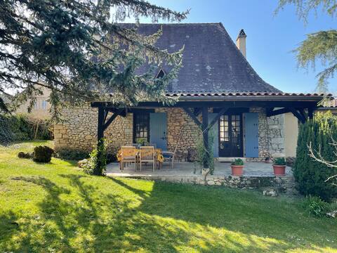 Comfy 7 person cottage w/ private pool & garden