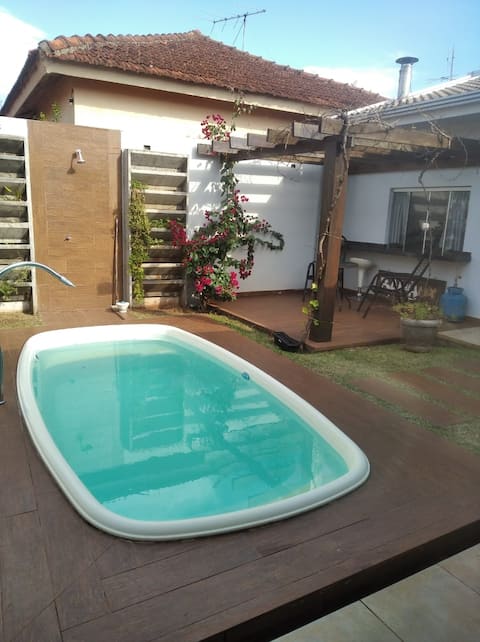 Your retreat with a pool near the center of Ourinhos